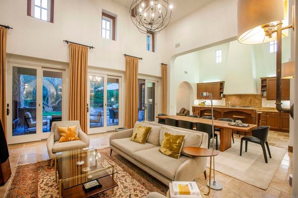 Chandelier, Dining room, Interior, Living room, Pendant Lights