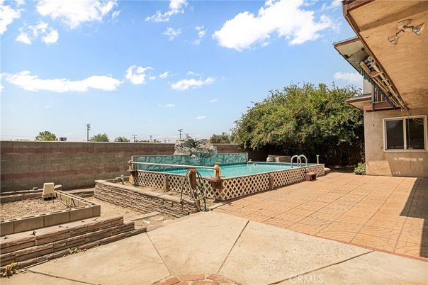Exterior, Pool