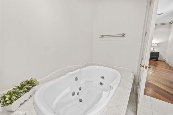 Bathroom, Interior, Recessed Lighting, Wood Texture Flooring