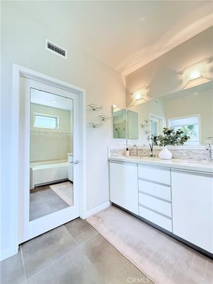 Bathroom, Dual Sink Vanities, Interior