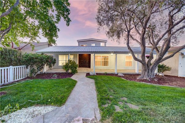 Backyard, Exterior, Facade, Ranch