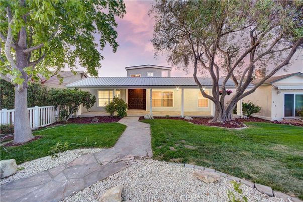 Backyard, Exterior, Facade, Ranch