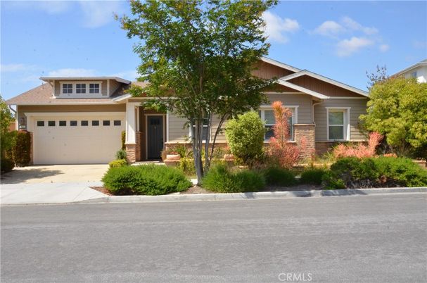 Attached, Exterior, Facade, American Craftsman