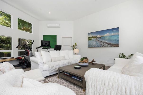 Fitness Equipment, Interior, Living room, Recessed Lighting