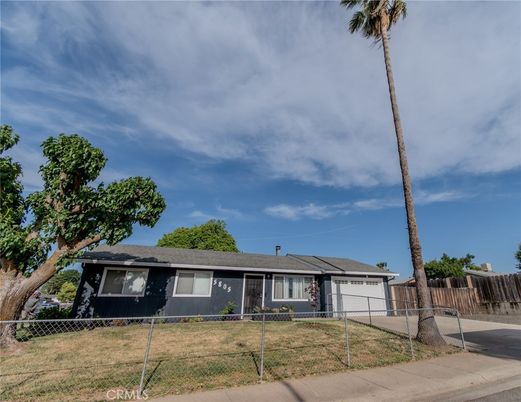 Attached, Exterior, Facade, Ranch