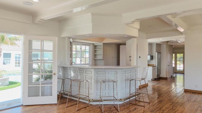 Interior, Recessed Lighting, Wood Texture Flooring