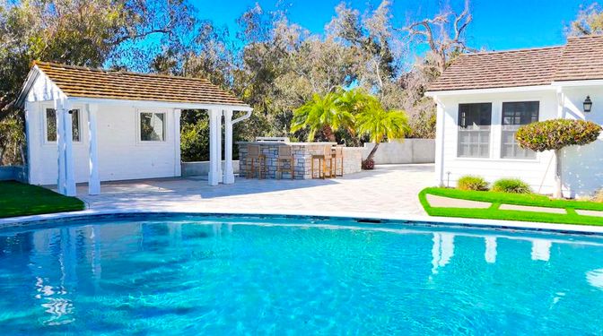 Exterior, Pool