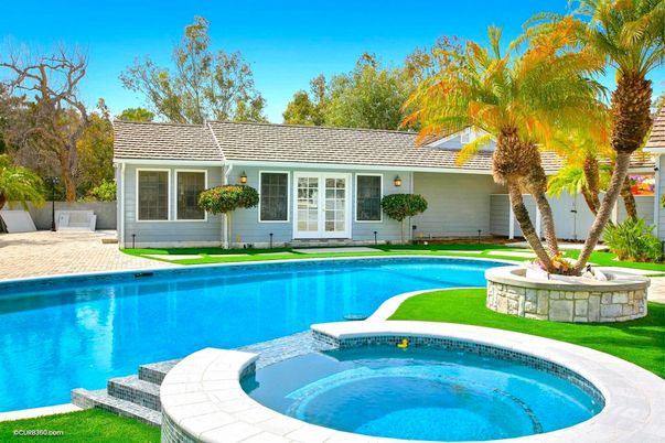 Exterior, Pool