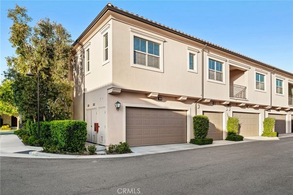 Attached, Exterior, Facade, Mediterranean