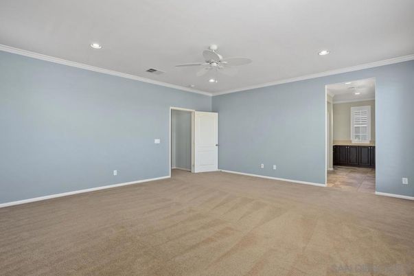 Empty room, Interior, Recessed Lighting