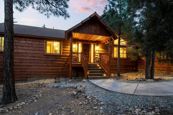 Exterior, Facade, Log Home