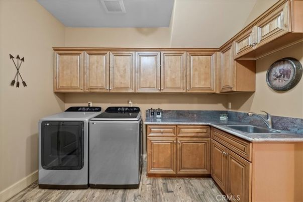 Interior, Washer, Wood Texture Flooring