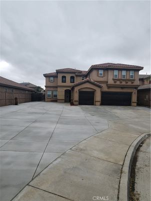 Attached, Exterior, Facade, Mediterranean