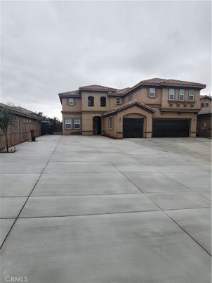 Attached, Exterior, Facade, Mediterranean