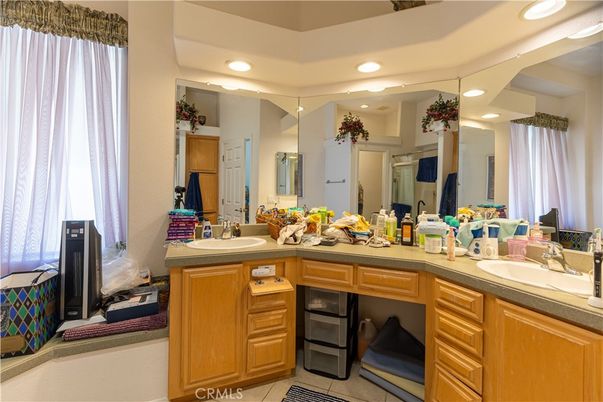 Bathroom, Dual Sink Vanities, Interior, Recessed Lighting