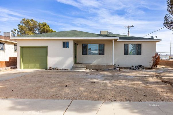 Attached, Exterior, Facade, Ranch