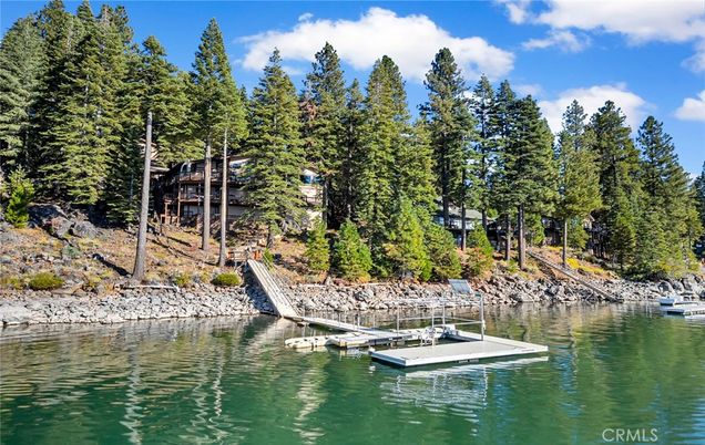 Exterior, Lake