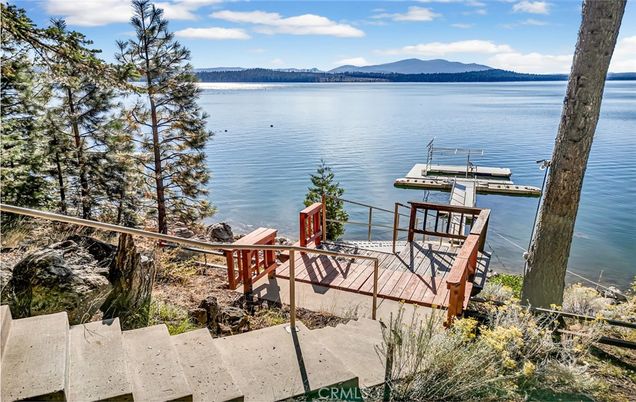 Exterior, Lake
