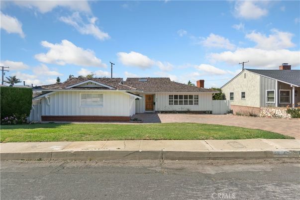 Exterior, Facade, Ranch