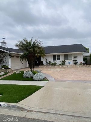 Attached, Exterior, Facade, Ranch
