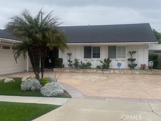 Exterior, Facade, Ranch