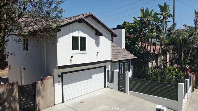 Attached, Exterior, Facade, Mediterranean