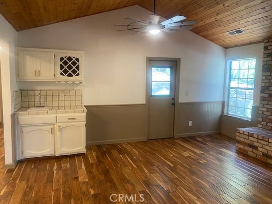 Empty room, Interior, Wooden Ceilings, Wood Texture Flooring