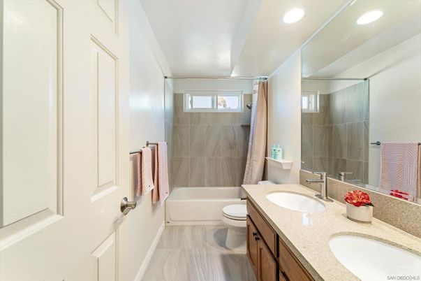 Bathroom, Dual Sink Vanities, Interior, Recessed Lighting