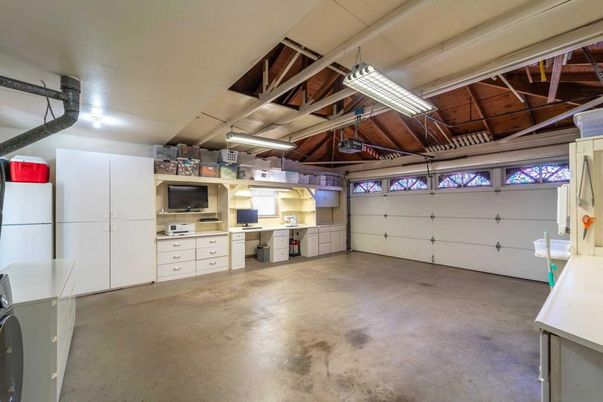 Garage, Interior, Wooden Beams