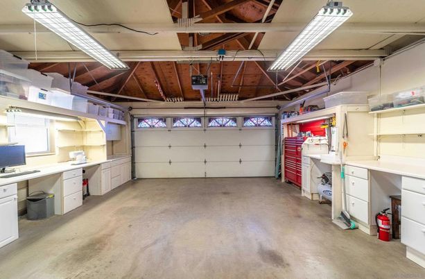 Garage, Interior, Wooden Beams