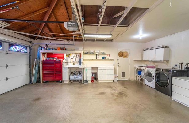 Garage, Interior, Washer, Wooden Beams