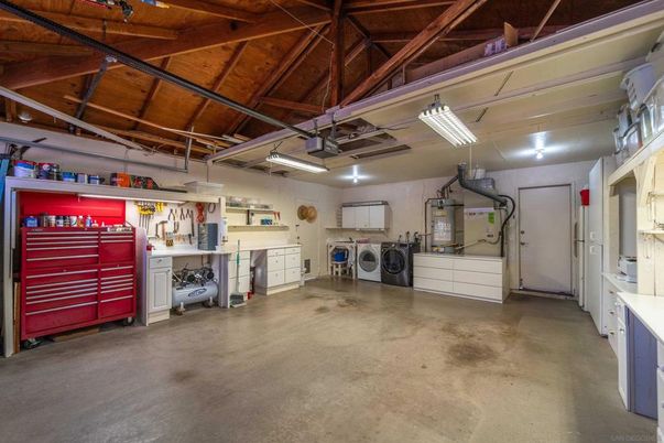 Garage, Interior, Washer, Wooden Beams