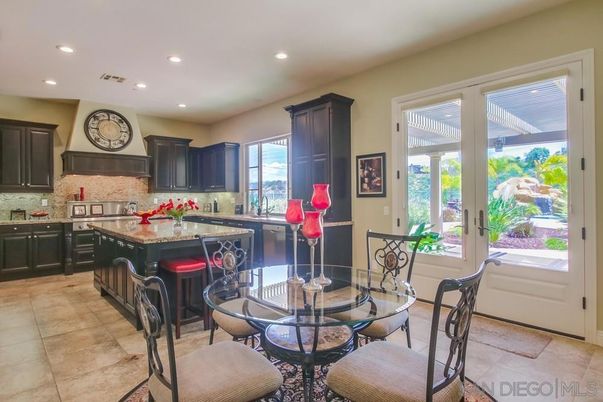 Dining room, Interior, Kitchen, Recessed Lighting, Stainless Steel Appliances