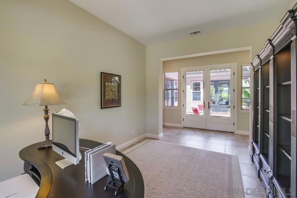 Home Office, Interior