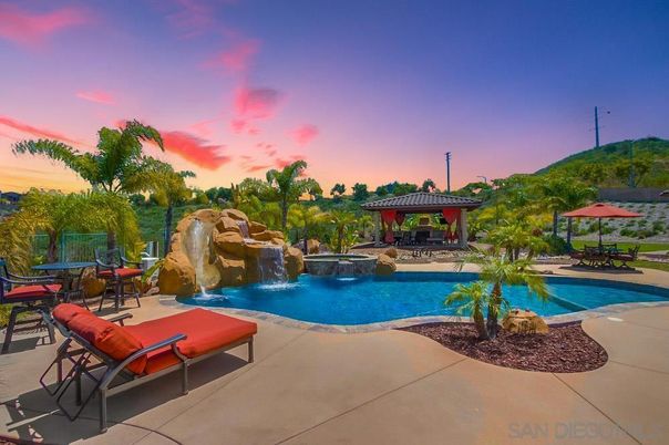 Exterior, Playground, Pool