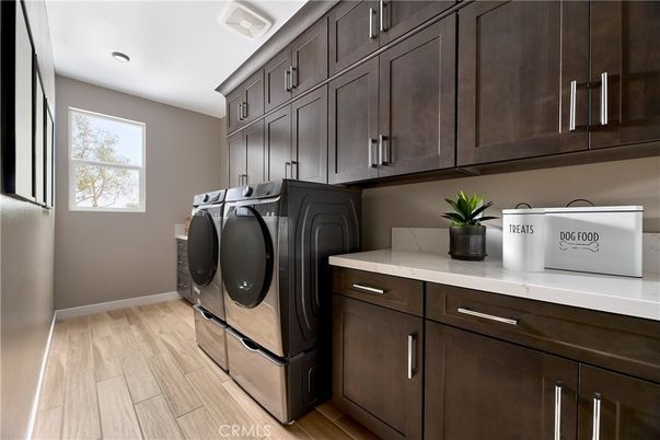 Interior, Recessed Lighting, Washer, Wood Texture Flooring