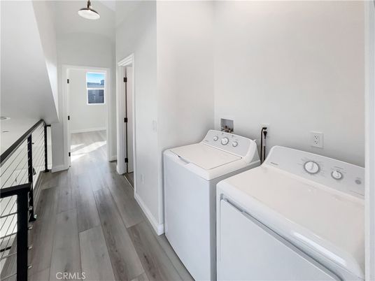 Interior, Utility Closets, Washer, Wood Texture Flooring