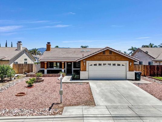 Attached, Exterior, Facade, Ranch
