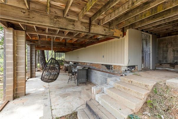 Exterior, Wooden Beams
