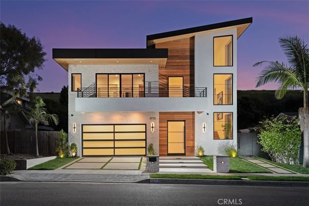 Attached, Exterior, Facade, Modern