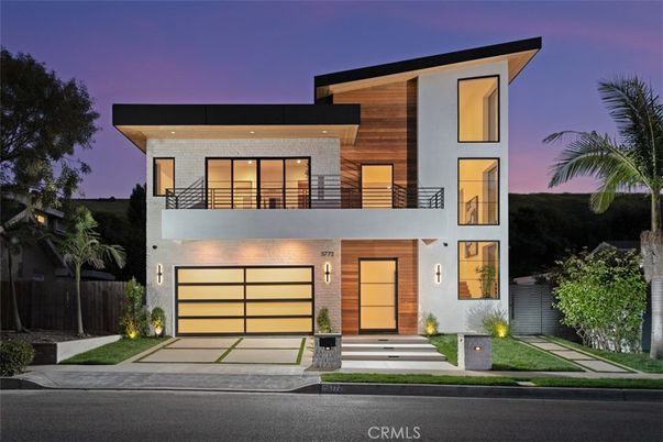 Attached, Exterior, Facade, Modern