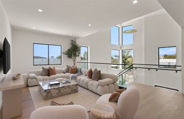 Interior, Living room, Pendant Lights, Recessed Lighting, Wood Texture Flooring