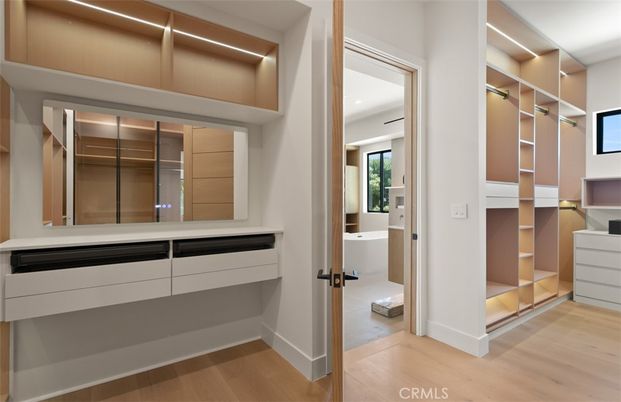 Interior, Walk-in Closets, Wood Texture Flooring