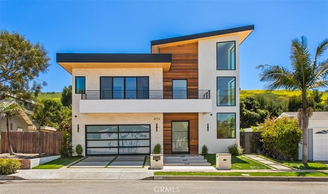 Attached, Exterior, Facade, Modern