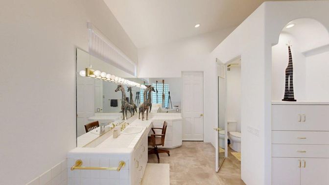 Bathroom, Dual Sink Vanities, Interior, Recessed Lighting