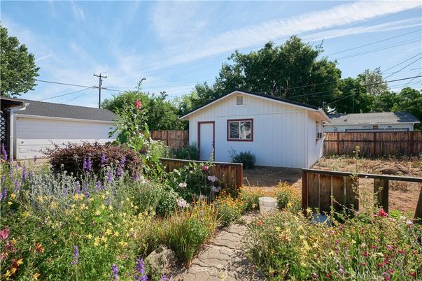 Detached Garage, Exterior