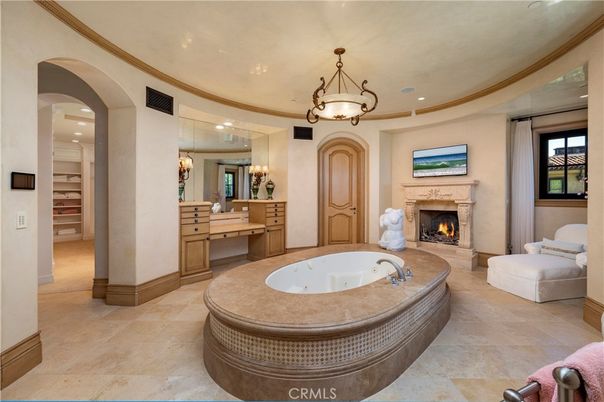 Bathroom, Fireplace, Interior, Pendant Lights, Recessed Lighting