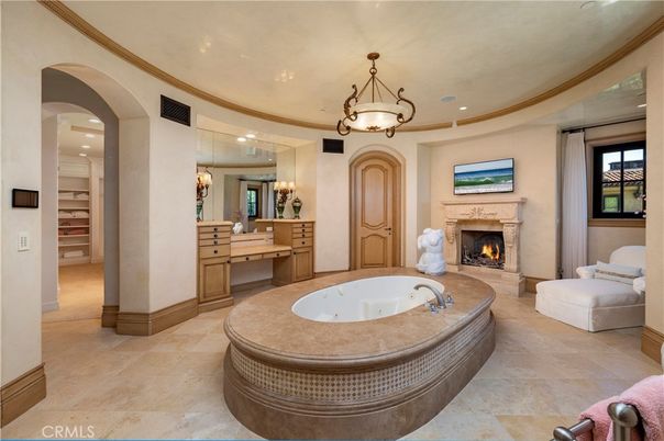 Bathroom, Fireplace, Interior, Pendant Lights, Recessed Lighting