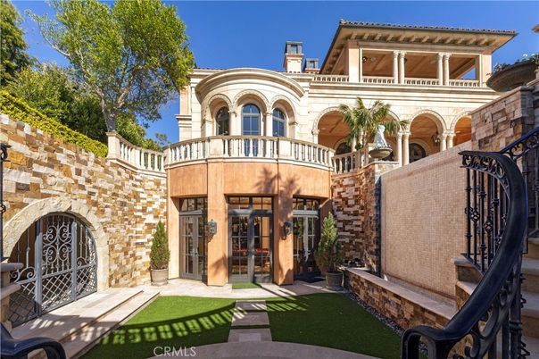 Exterior, Facade, Mediterranean
