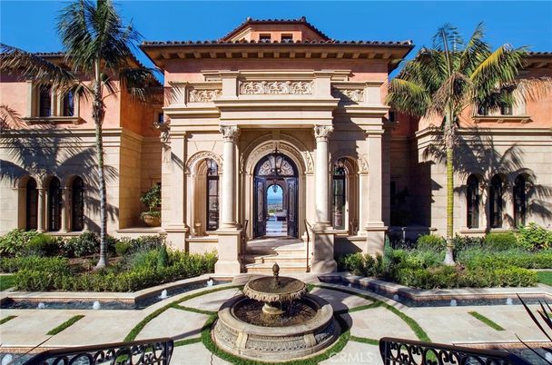 Exterior, Facade, Mediterranean
